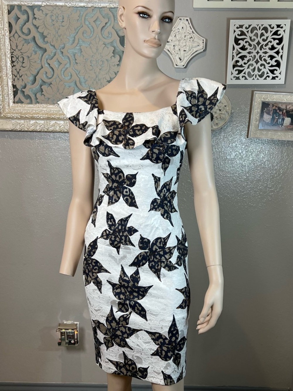 L'ATISTE White On or Off The Shoulder Dress With Floral Applique